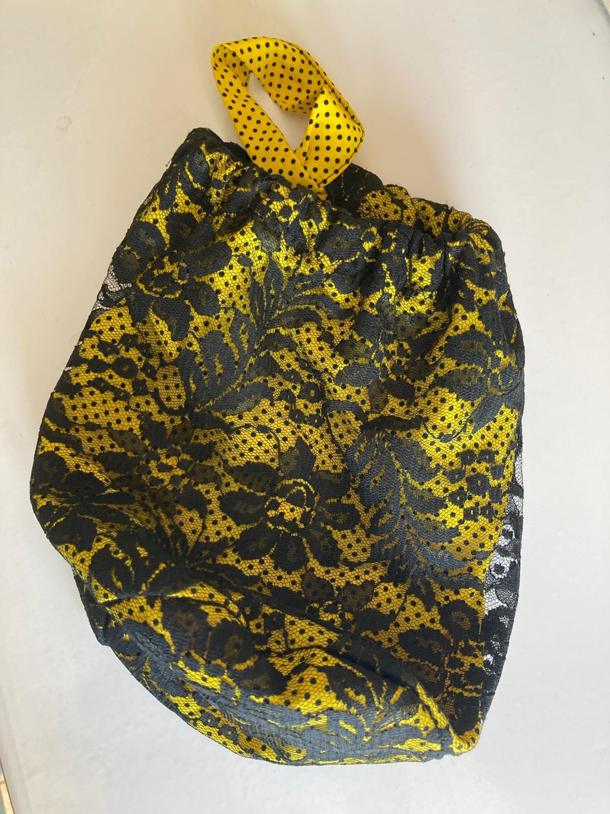 Robe d'époque jaune à pois noir — photo 4 — aperçu