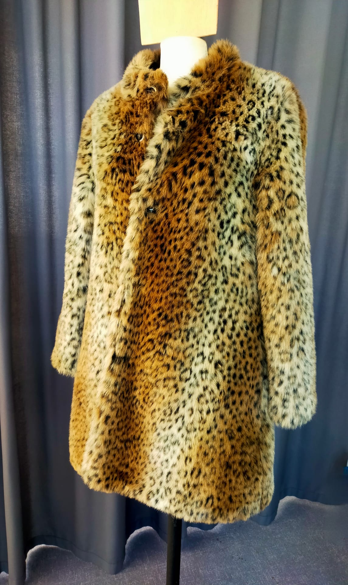 Manteau de fourrure — photo 2 — aperçu