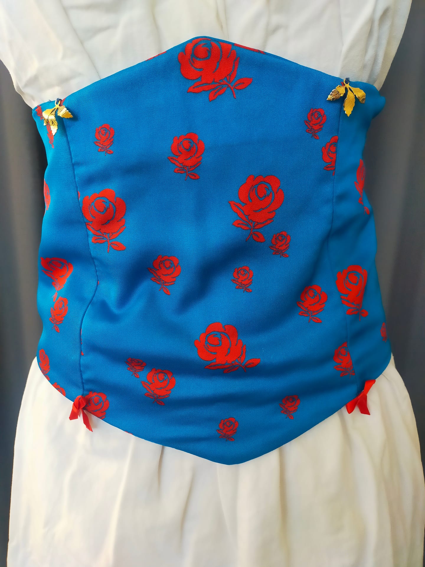 Tenue "fille de joie" époque 1900 — photo 2 — aperçu