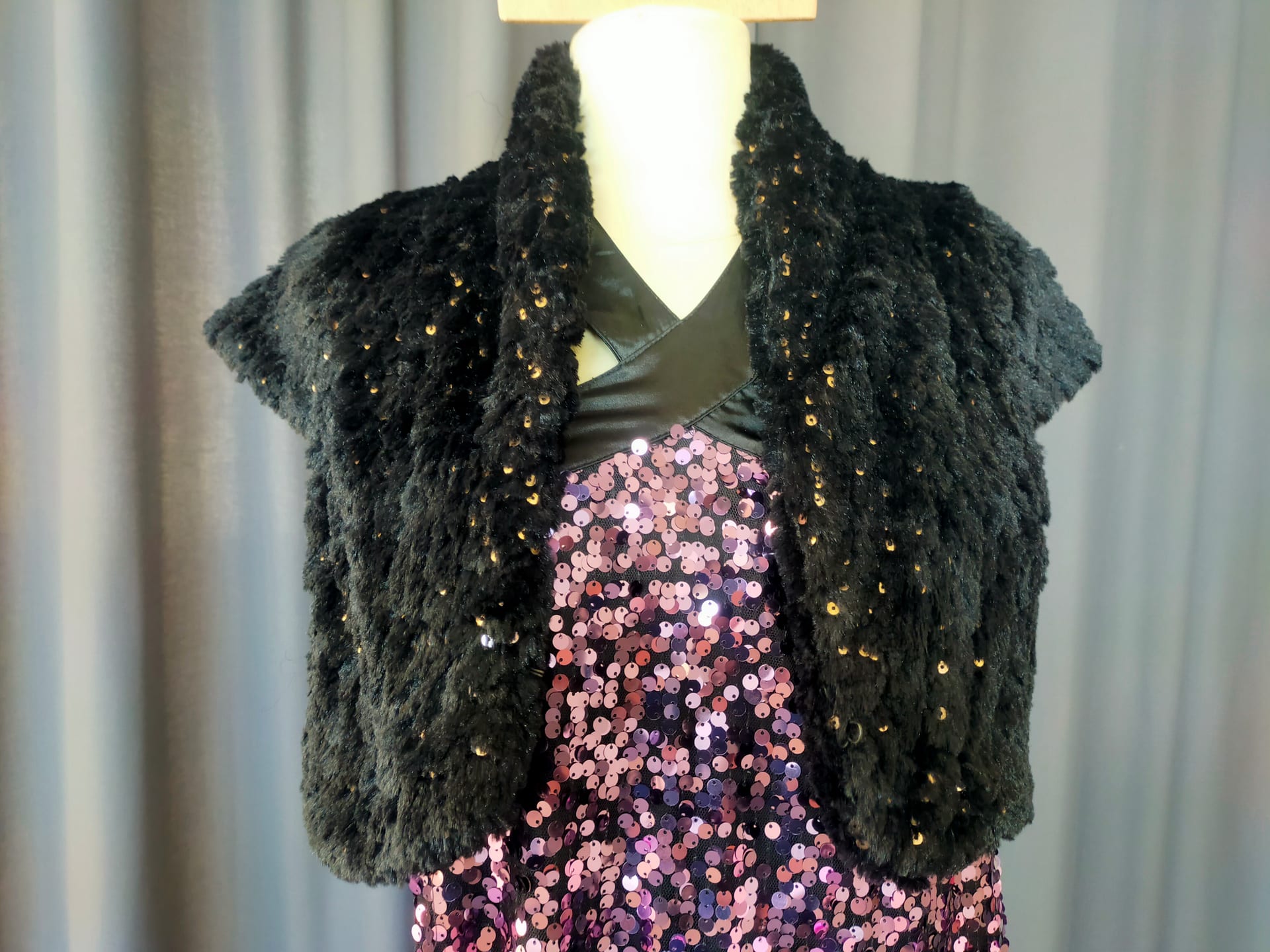 Robe à paillettes — photo 3 — aperçu